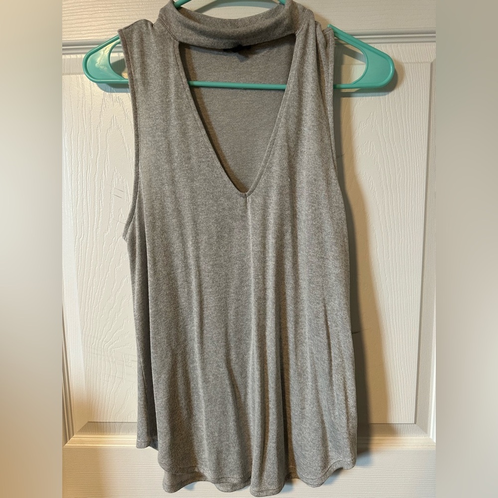 Gray Express Sleeveless Women's Top